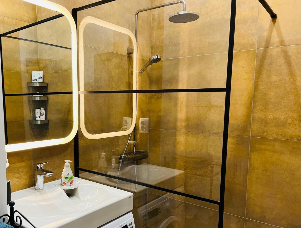 Library House Apartment Quiet&Compact 2 Rooms&Beds Riga Bagian luar foto